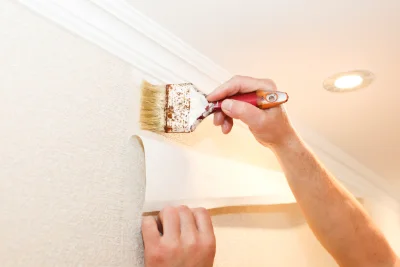 Pose de papier peint à la Courneuve — revêtements muraux et toiles de verre